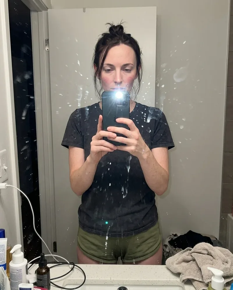 Charcoal Tee Mirror Glare
